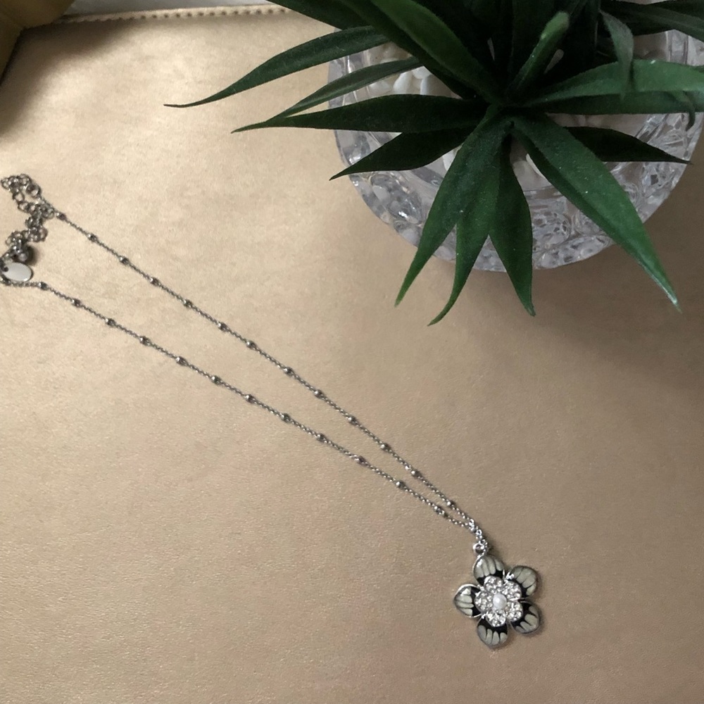 Lia Sophia Necklace. New with out box